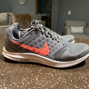 Women’s NIKE shoes